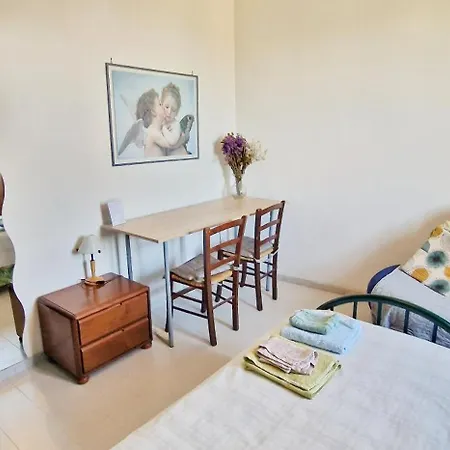 A Dieci Minuti Dal Centro - Accogliente Spazioso Séjour chez l'habitant *
